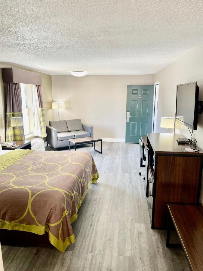 Super 8 By Wyndham Bay St. Louis Motel Exterior photo